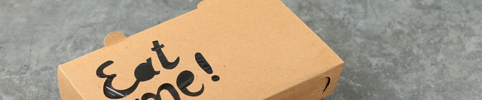 Offrez une touche personnelle à vos repas avec une boîte à emporter sur mesure !