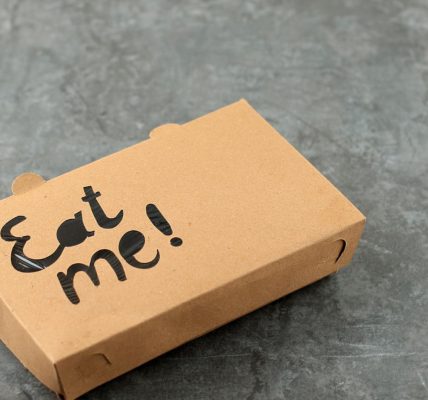 Offrez une touche personnelle à vos repas avec une boîte à emporter sur mesure !