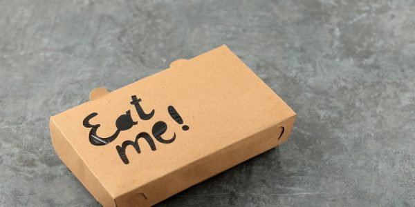 Offrez une touche personnelle à vos repas avec une boîte à emporter sur mesure !